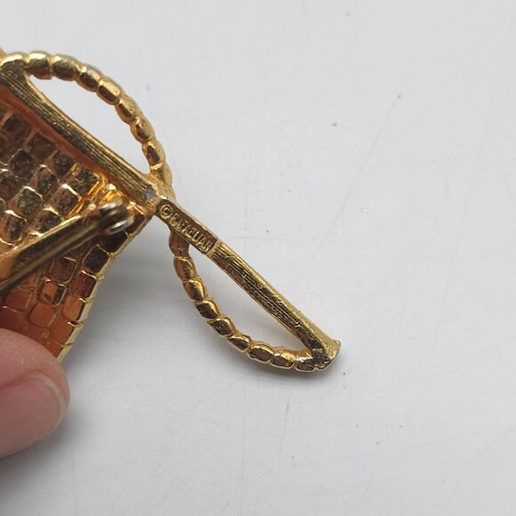 Vintage Rhinestone American Flag Brooch Pin Gold-Tone Patriotic July 4th Jewelry - Picture 4 of 5